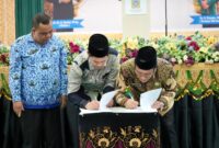 Rektor UNISAI dan Rektor UIN SUNA tanda tangan MoU