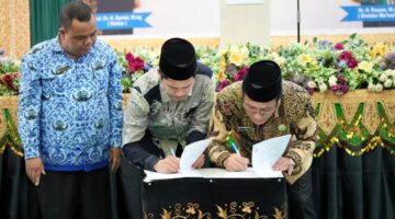 Rektor UNISAI dan Rektor UIN SUNA tanda tangan MoU
