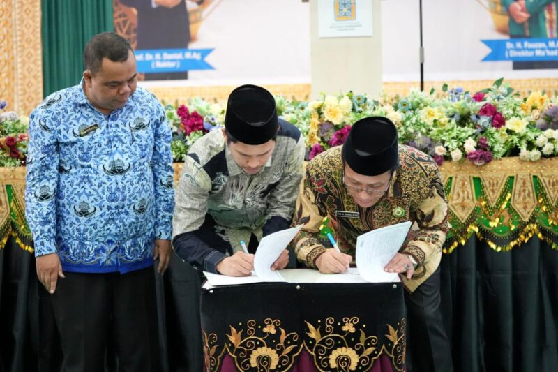 Rektor UNISAI dan Rektor UIN SUNA tanda tangan MoU