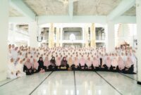 Para santri yang berhasil menyelesaikan hafalan 30 juz 