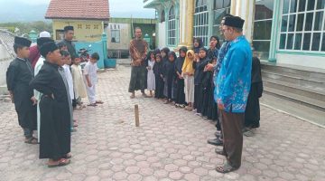 KUA Bener Kelipah Pastikan Arah Kiblat Masjid Ruhul Islam Sesuai Melalui Metode Rashdul Kiblat
